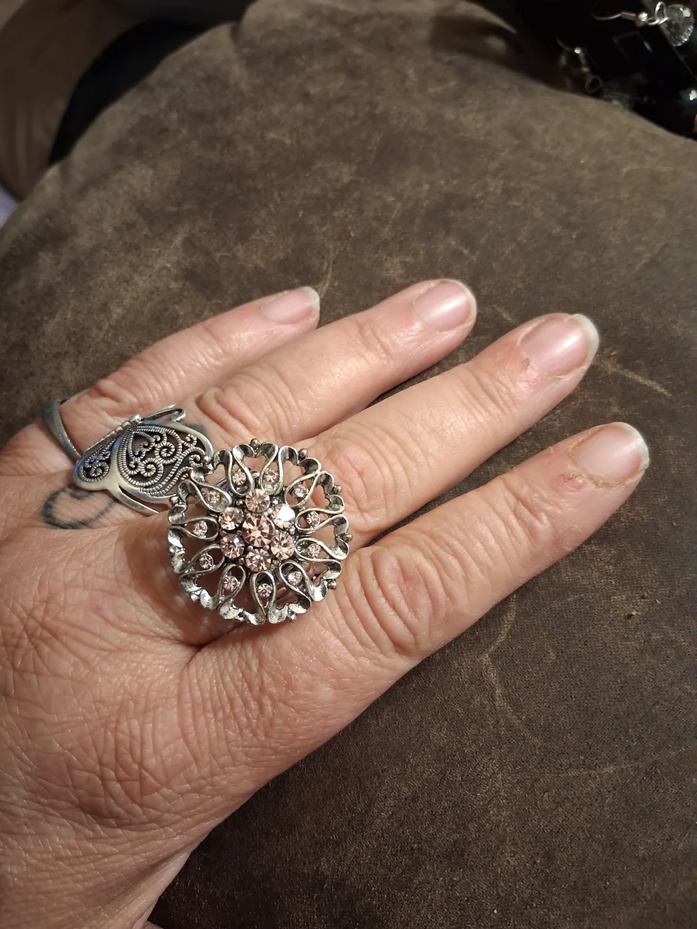 Vintage-Style Silver Filigree Flower Ring with Champagne Crystals